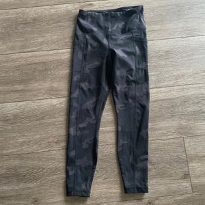 90 Degree by Reflex Camo leggings size Small